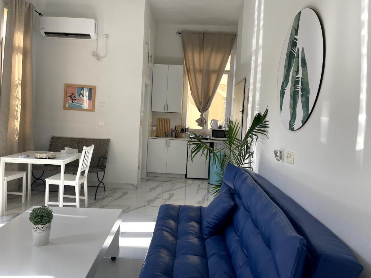 Bauhaus Stylish Apartments - By Bookiz Tel Aviv Bagian luar foto