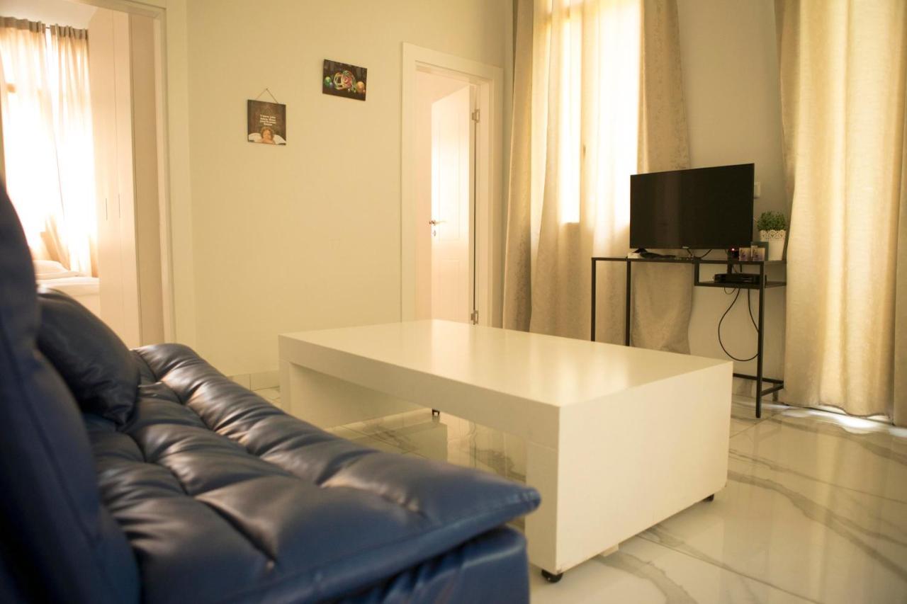 Bauhaus Stylish Apartments - By Bookiz Tel Aviv Bagian luar foto