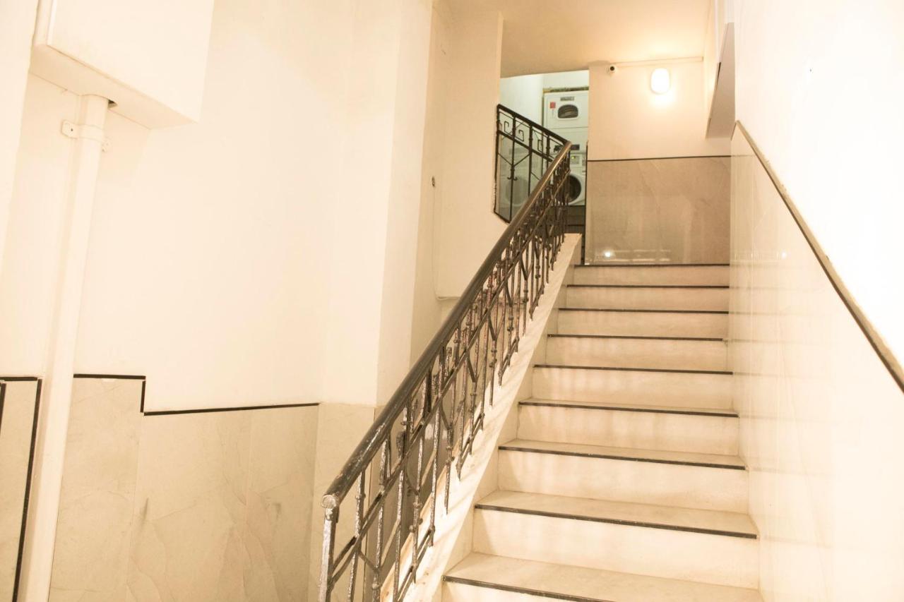 Bauhaus Stylish Apartments - By Bookiz Tel Aviv Bagian luar foto