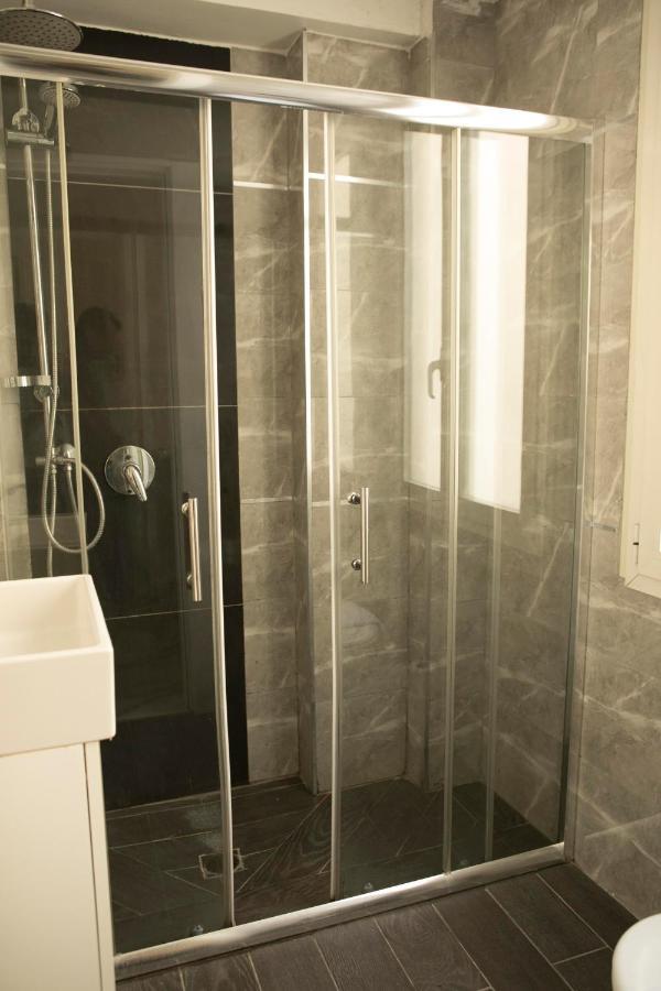 Bauhaus Stylish Apartments - By Bookiz Tel Aviv Bagian luar foto