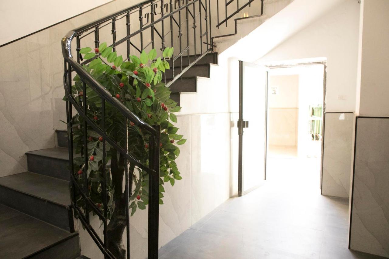 Bauhaus Stylish Apartments - By Bookiz Tel Aviv Bagian luar foto