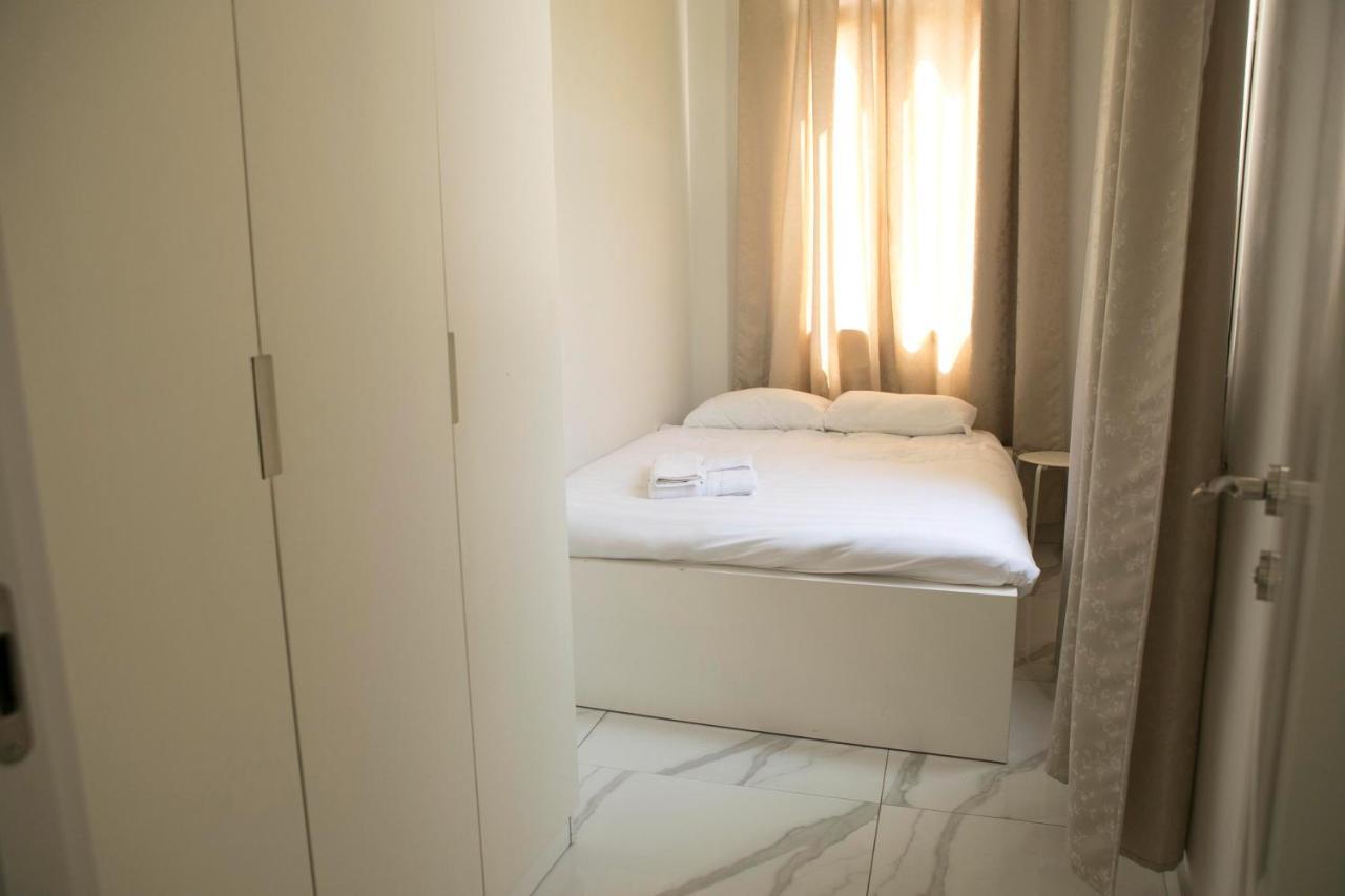 Bauhaus Stylish Apartments - By Bookiz Tel Aviv Bagian luar foto